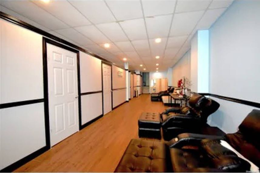 89 E Shore Rd, Manhasset, NY à louer - Photo de l’immeuble – Image 2 sur 6