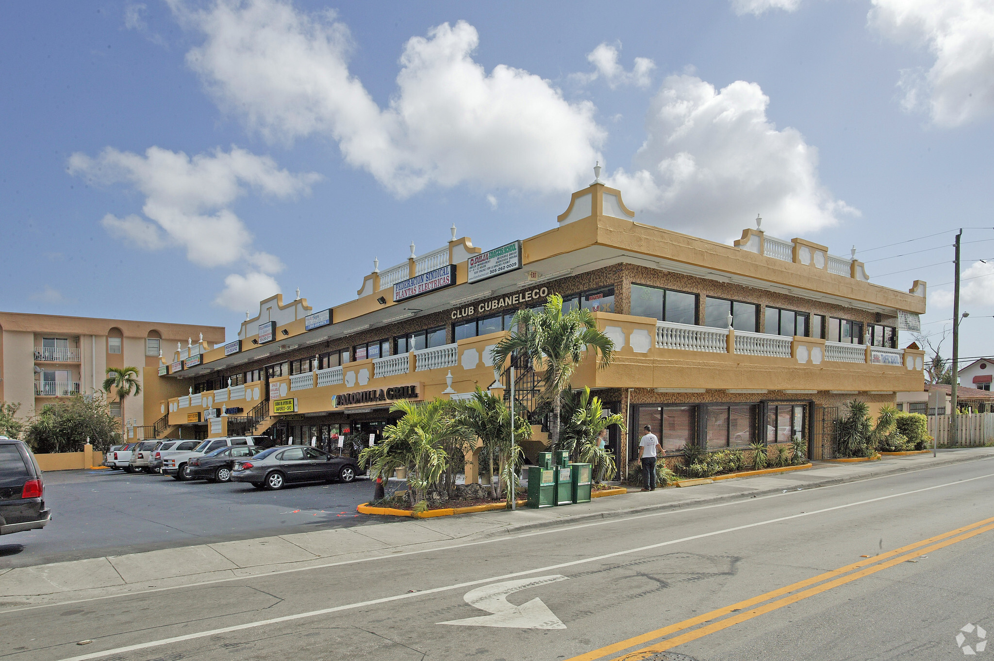 6890 W Flagler St, Miami, FL à louer Photo de l’immeuble– Image 1 sur 8