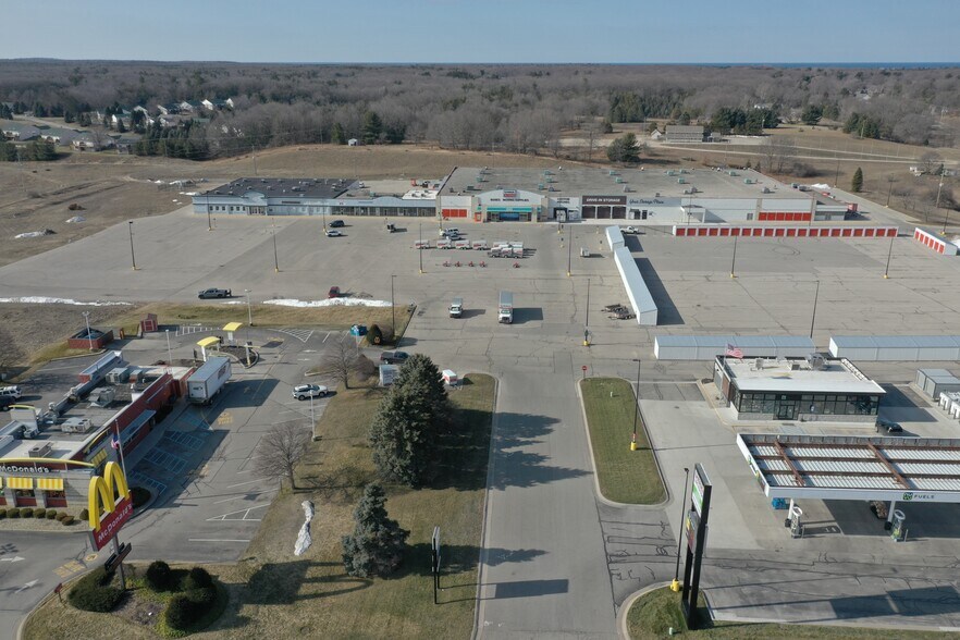 1638 US Highway 31 S, Manistee, MI à louer - Photo de l’immeuble – Image 1 sur 17