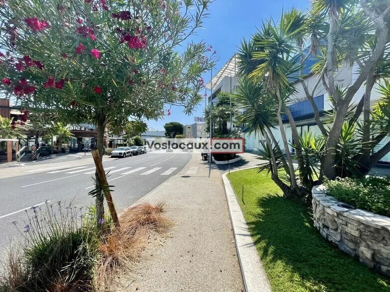 Bureau dans Saint-Laurent-du-Var à louer - Photo de l’immeuble – Image 1 sur 5