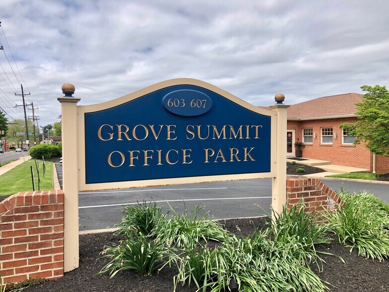 607 Easton Rd, Willow Grove, PA à louer - Photo de l’immeuble – Image 1 sur 15