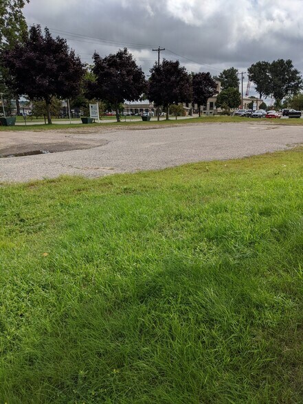 118 W Portage Ave, Sault Sainte Marie, MI à vendre - Photo de l’immeuble – Image 3 sur 5