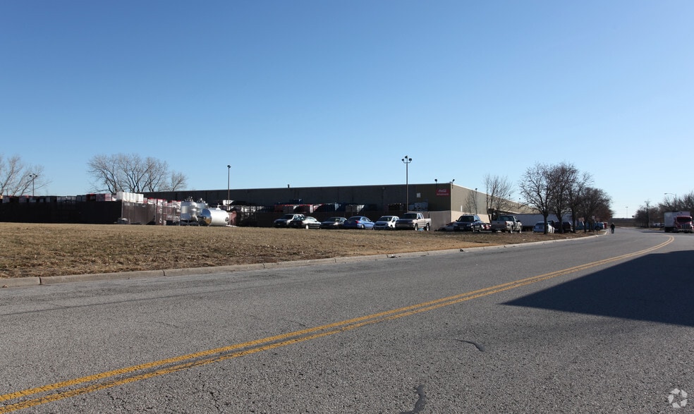 10001 Industrial Blvd, Lenexa, KS à vendre - Photo de l’immeuble – Image 2 sur 2