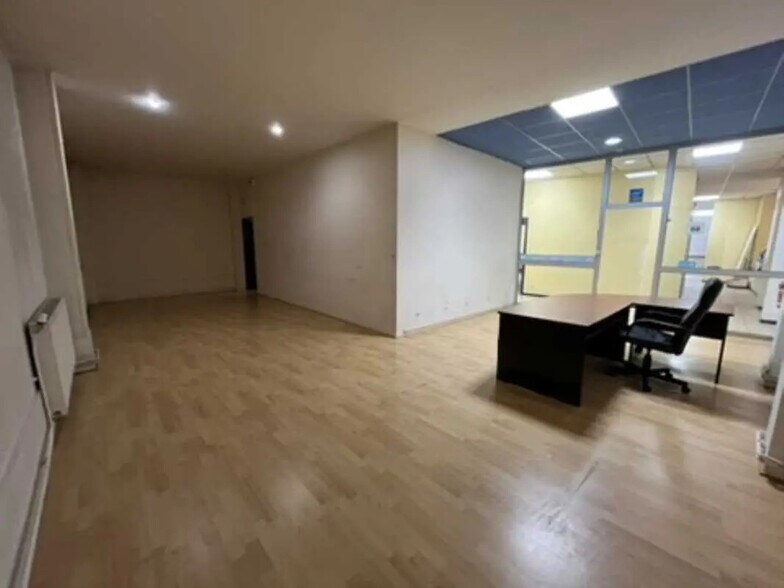 Bureau dans Saint-Quentin à louer - Photo de l’immeuble – Image 3 sur 6