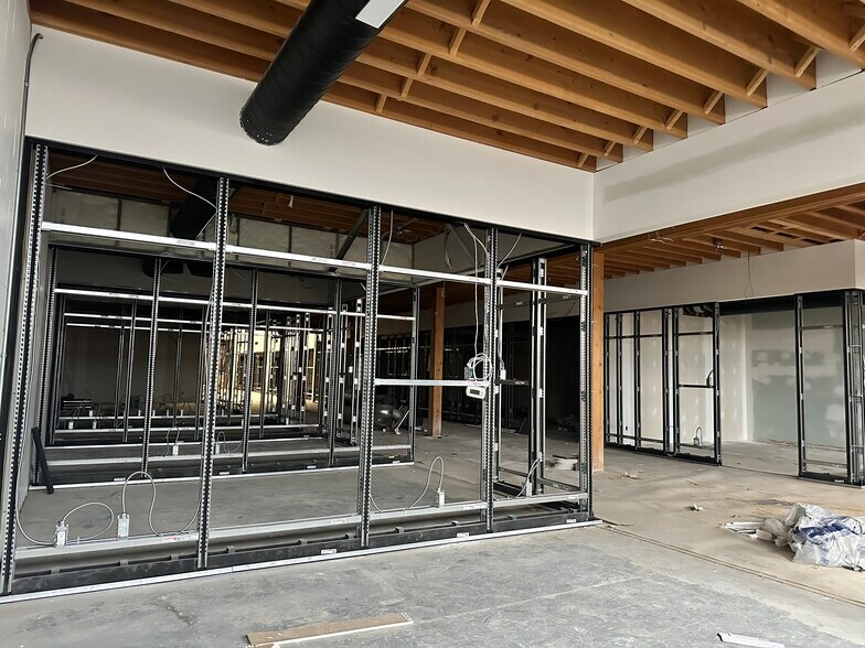 10567 109 St NW, Edmonton, AB à louer - Photo de l’immeuble – Image 3 sur 6