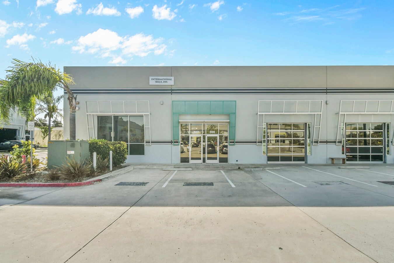 861 Harold Pl, Chula Vista, CA 91914 - Lot 307 - - Photo intérieure - Image 1 of 28