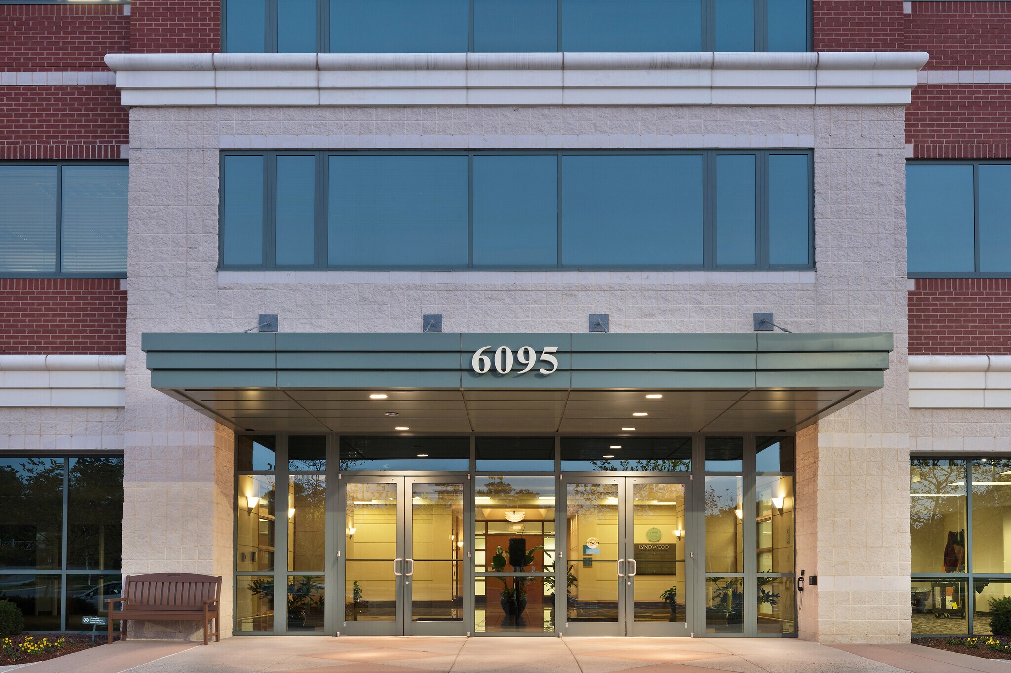 6095 Marshalee Dr, Elkridge, MD à louer Photo principale– Image 1 sur 2