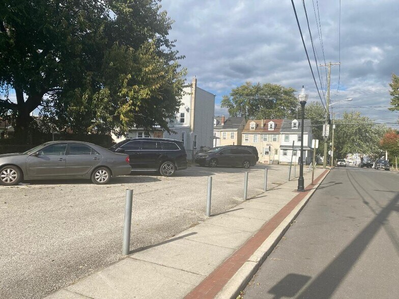 230 N Burlington St, Gloucester City, NJ à vendre - Photo de l’immeuble – Image 3 sur 10