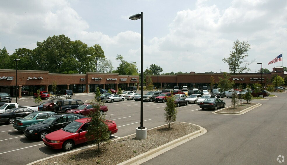 2150 W Poplar Ave, Collierville, TN à louer - Photo de l’immeuble – Image 2 sur 11