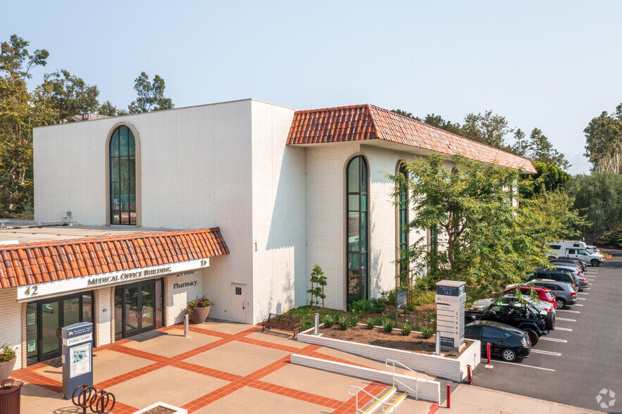 27800 Medical Center Rd, Mission Viejo, CA à louer - Photo de l’immeuble – Image 1 sur 2