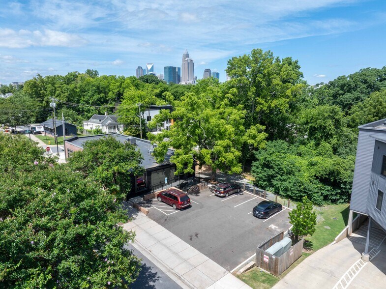 857 Belmont Ave, Charlotte, NC à louer - Photo de l’immeuble – Image 3 sur 8