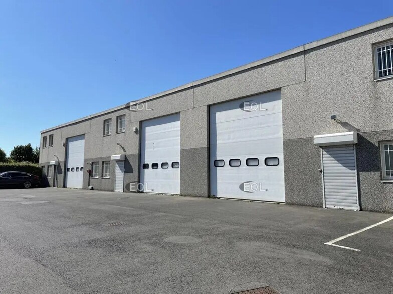 Local d’activités dans Ennery à louer - Photo de l’immeuble – Image 1 sur 7