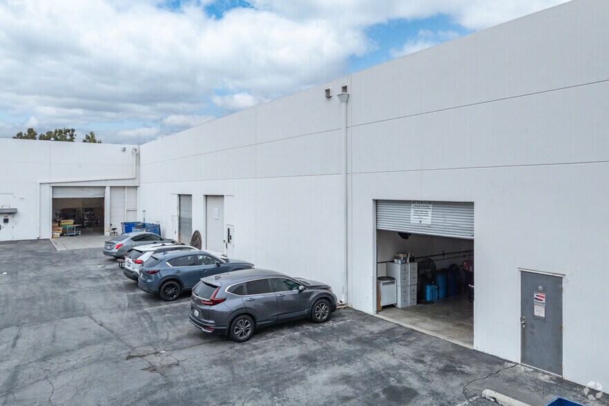 10400 Pioneer Blvd, Santa Fe Springs, CA à louer - Photo de l’immeuble – Image 3 sur 5