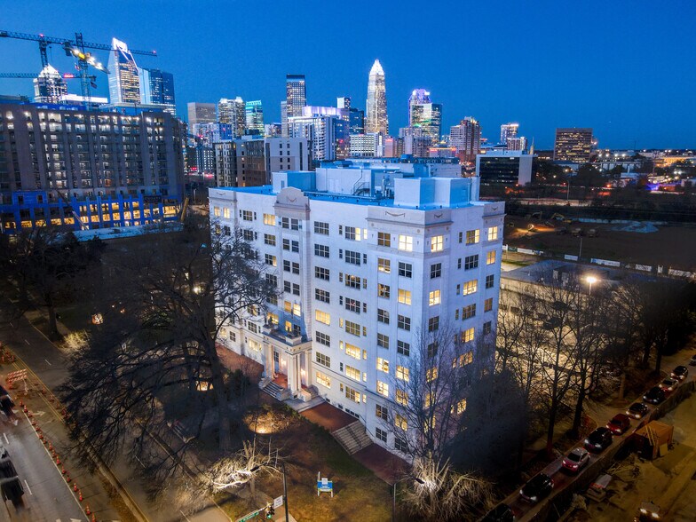831 E morehead St, Charlotte, NC à louer - Photo de l’immeuble – Image 2 sur 7