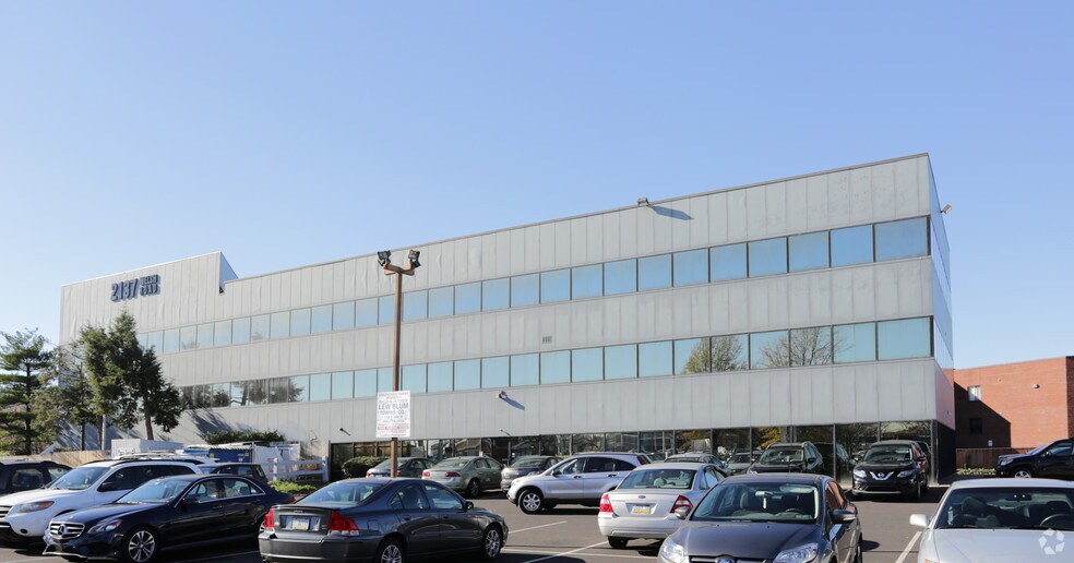 2137 Welsh Rd, Philadelphia, PA à vendre - Photo principale – Image 1 sur 34