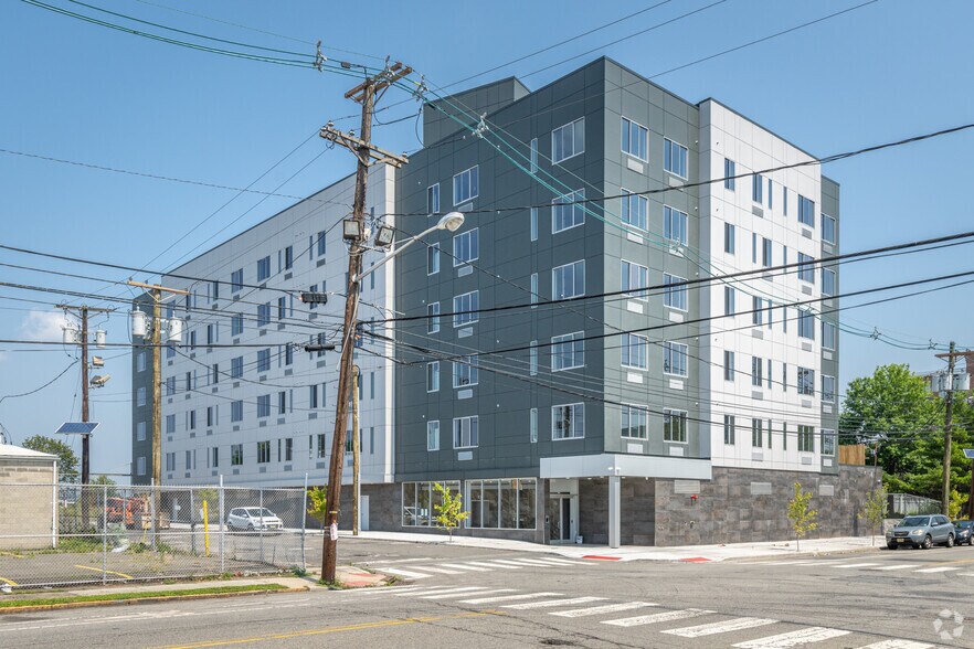 74 Pollock Ave, Jersey City, NJ à vendre - Photo de l’immeuble – Image 3 sur 22