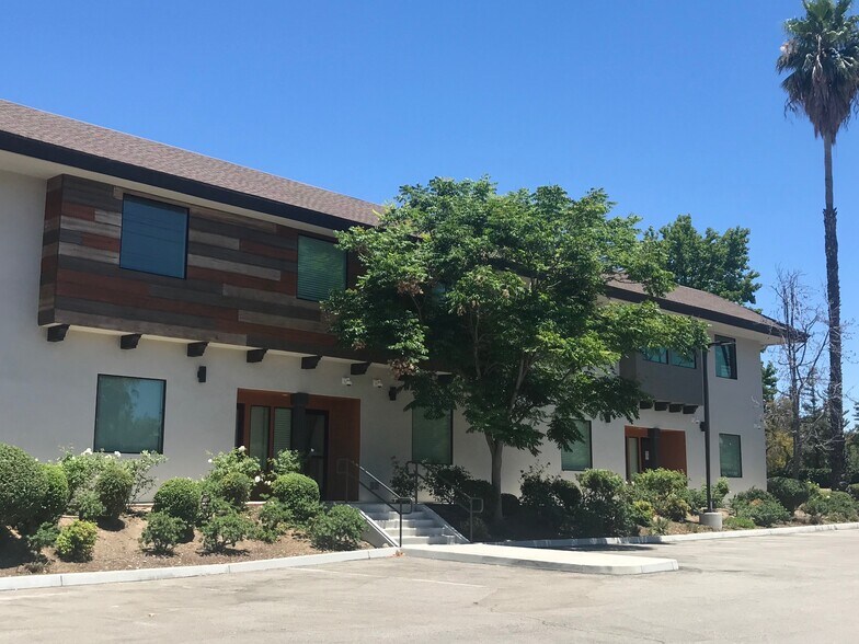 1633 Erringer Rd, Simi Valley, CA à louer - Photo principale – Image 1 sur 17
