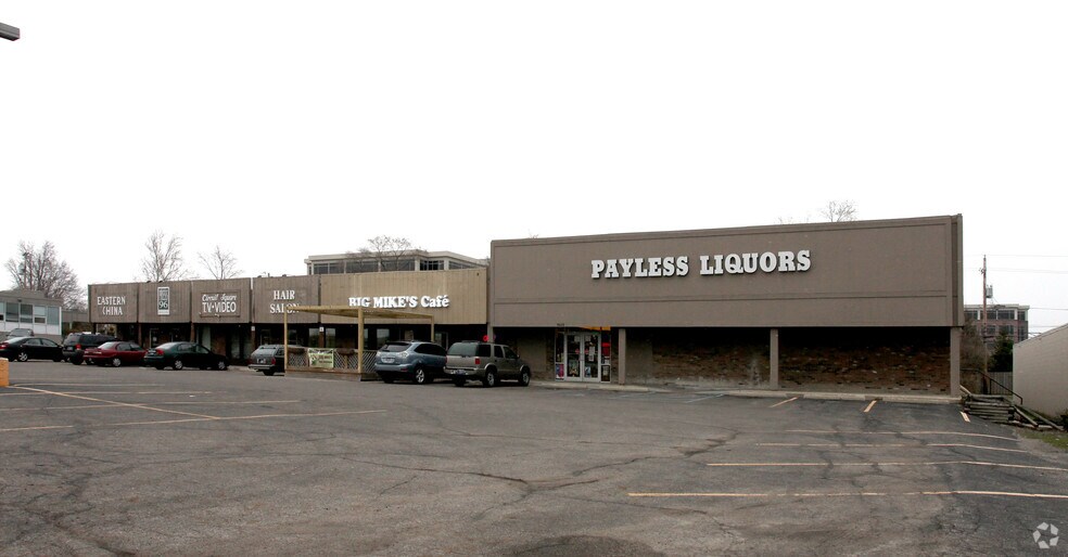 9613 N College Ave, Indianapolis, IN à louer - Photo principale – Image 1 sur 3