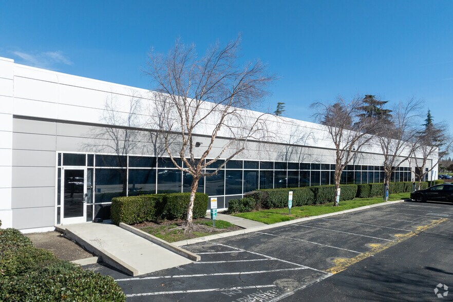 4696-4698 Willow Rd, Pleasanton, CA à louer - Photo de l’immeuble – Image 2 sur 7