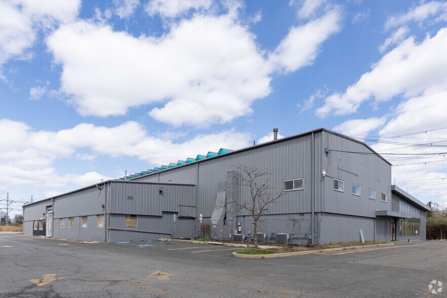 501 Industry Rd, Staten Island, NY à vendre - Photo de l’immeuble – Image 3 sur 5