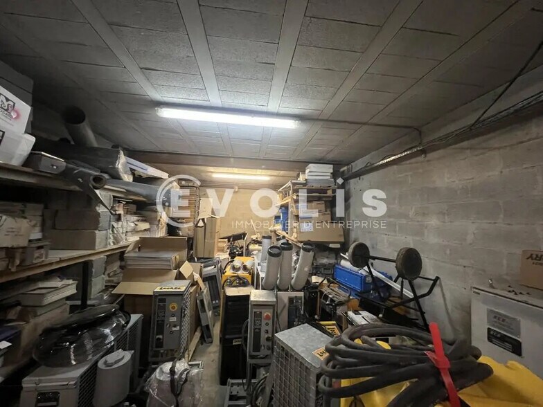 Local d'activités dans Champigny-sur-Marne à vendre - Photo de l’immeuble – Image 2 sur 18