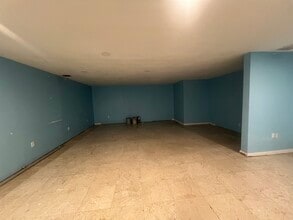 7704 W Hillsborough Ave, Tampa, FL à louer Photo intérieure– Image 2 sur 38