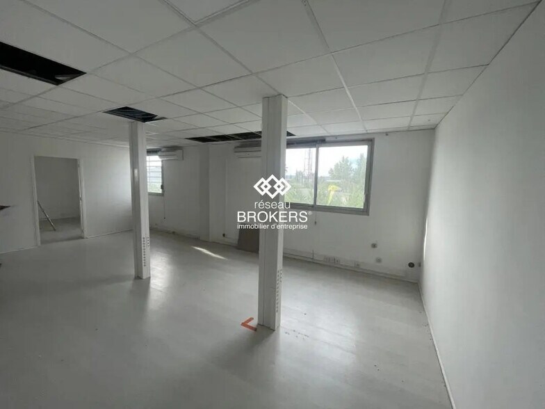 Bureau dans Éguilles à louer - Photo de l’immeuble – Image 2 sur 7