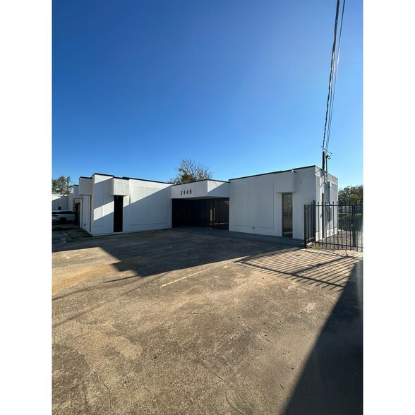 2845 Irving Blvd, Dallas, TX à louer - Photo de l’immeuble – Image 1 sur 5
