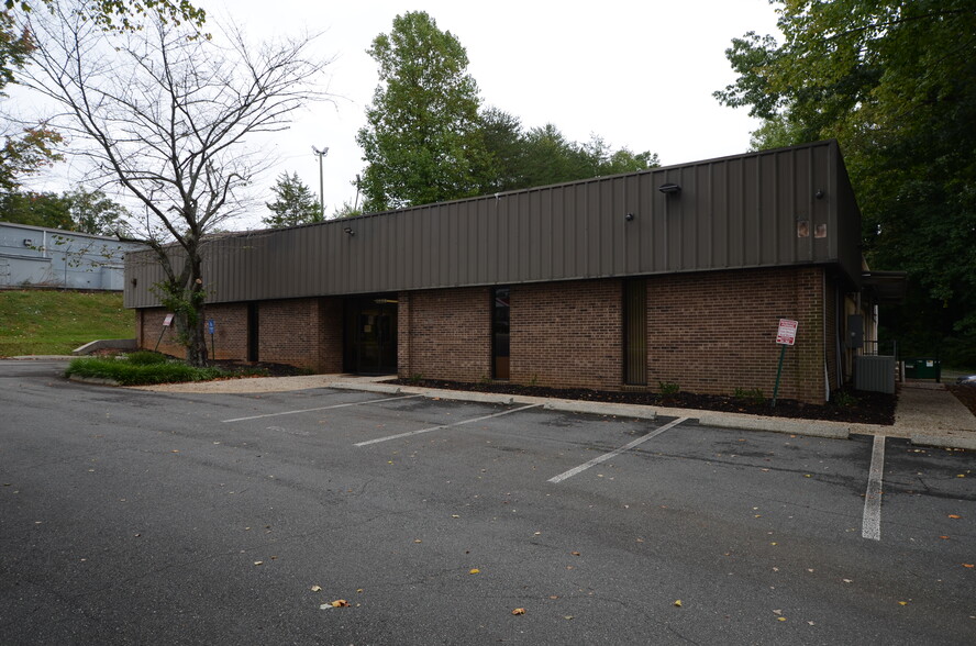 4000 Brownsboro Rd, Winston-Salem, NC à louer - Photo de l’immeuble – Image 2 sur 15