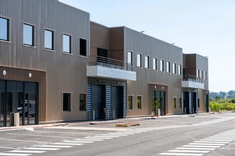 Local d'activités dans Oissel à vendre - Photo de l’immeuble – Image 3 sur 16