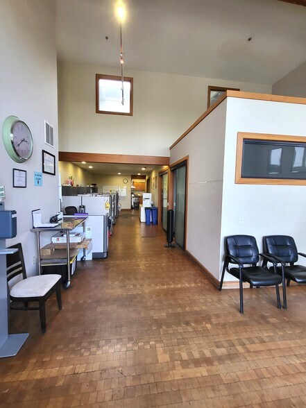 1369-1373 Lowrie Ave, South San Francisco, CA à vendre - Photo intérieure – Image 2 sur 6