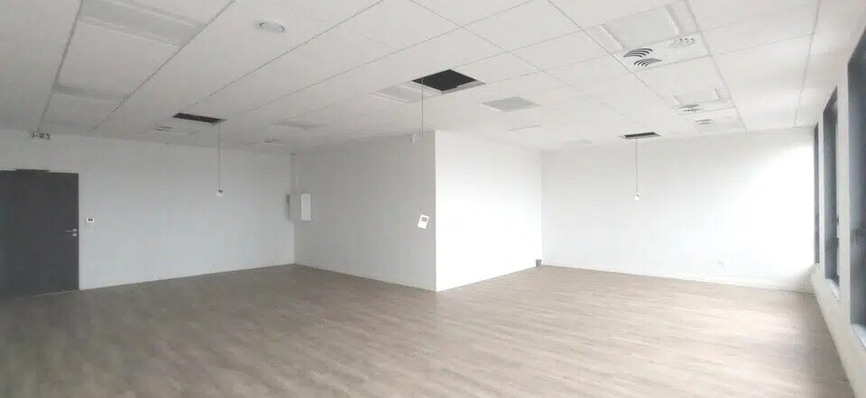 Bureau dans Vaulx-Milieu à vendre - Photo de l’immeuble – Image 2 sur 8
