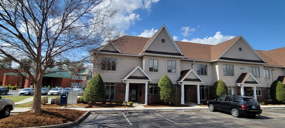 6511 Glenridge Park Pl, Louisville, KY à louer - Photo de l’immeuble – Image 2 sur 3