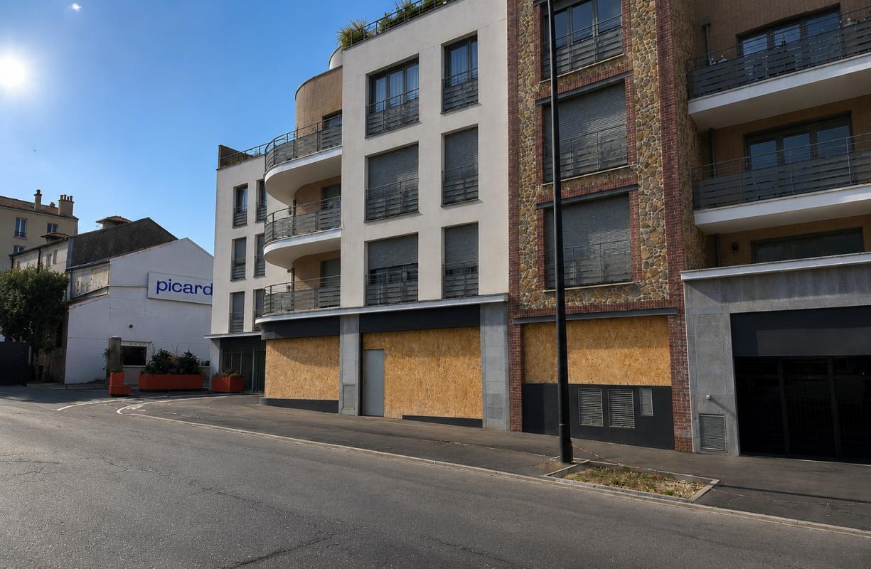 Local commercial dans Neuilly-Plaisance à louer Photo de l’immeuble– Image 1 sur 4