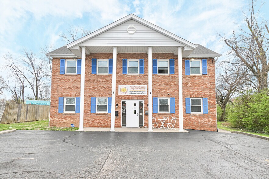 8240 Clara Ave, Cincinnati, OH à vendre - Photo principale – Image 1 sur 53