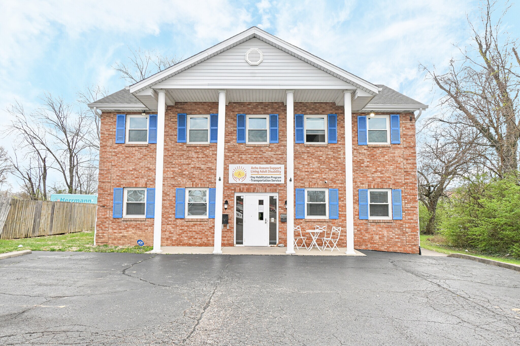 8240 Clara Ave, Cincinnati, OH à vendre Photo principale– Image 1 sur 54