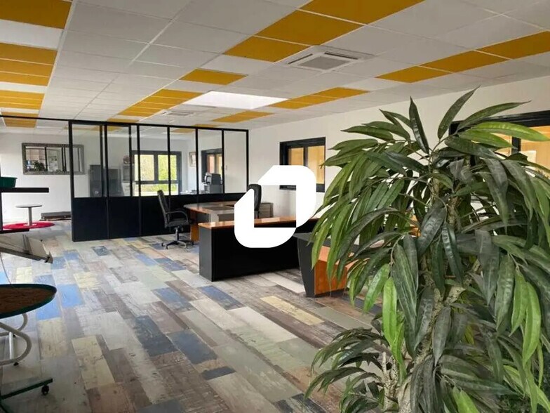 Bureau dans Marines à louer - Photo de l’immeuble – Image 2 sur 6