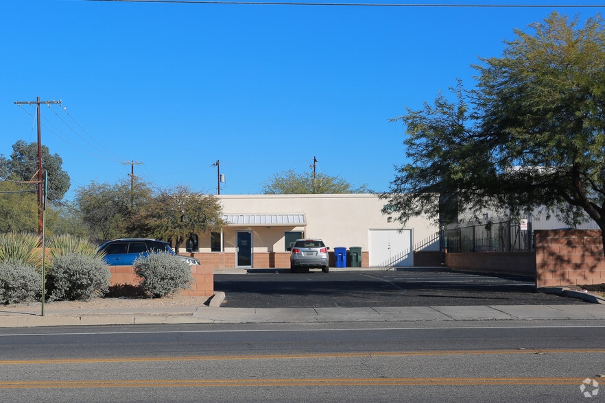 1140 N Rosemont Blvd, Tucson, AZ à vendre - Photo principale – Image 1 sur 84