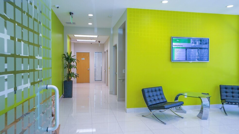 8175 E Kaiser Blvd, Anaheim, CA à louer - Hall d’entrée – Image 2 sur 11