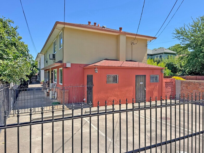 1312 T St, Sacramento, CA à vendre - Photo de l’immeuble – Image 2 sur 11