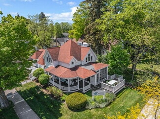 Plus de détails pour 601 W Front St, Traverse City, MI - Spécialisé à vendre