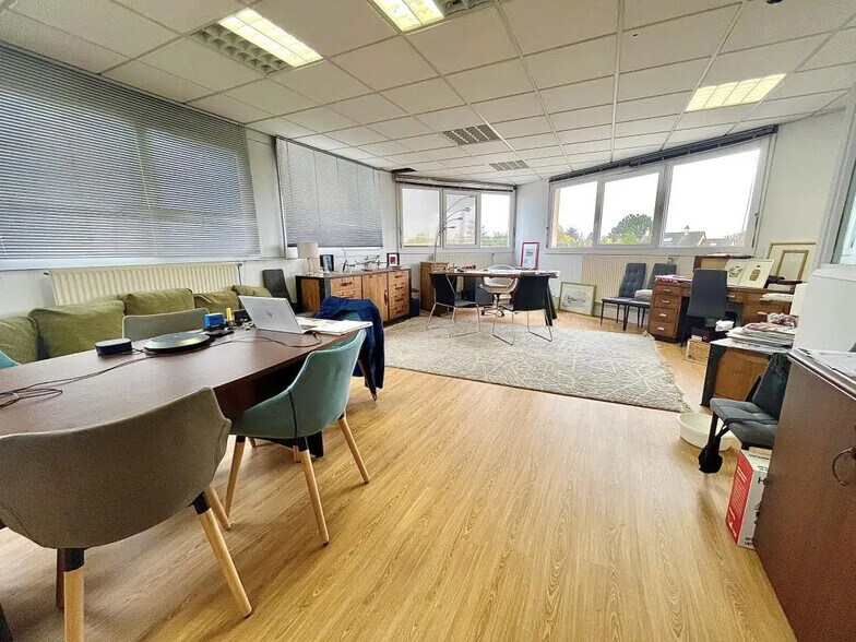 Bureau dans Chatou à vendre - Photo de l’immeuble – Image 1 sur 11