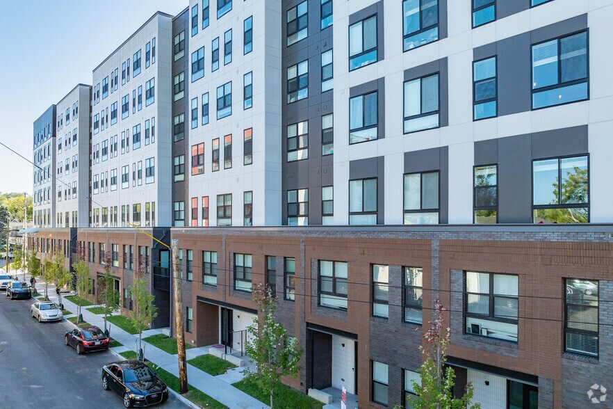 222 W Lane Ave, Columbus, OH à louer - Photo de l’immeuble – Image 3 sur 15