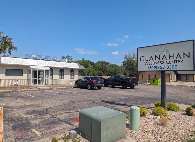 105 N Parkway Dr, Pekin, IL à louer - Photo principale – Image 1 sur 18
