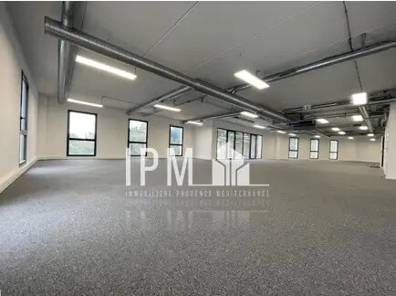 Bureau dans La Ciotat à vendre - Photo de l’immeuble – Image 2 sur 7