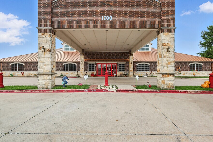 1700 Cedar Run, Ennis, TX à vendre - Photo de l’immeuble – Image 3 sur 66