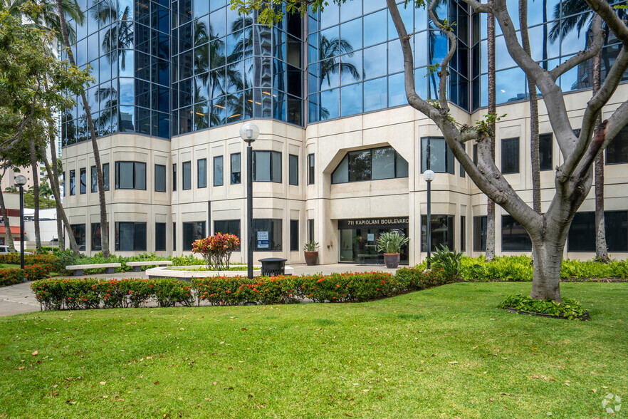 711 Kapiolani Blvd, Honolulu, HI à louer - Photo de l’immeuble – Image 2 sur 8