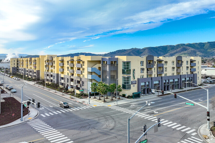 200 E 10th St, Gilroy, CA à louer - Aérien – Image 2 sur 16