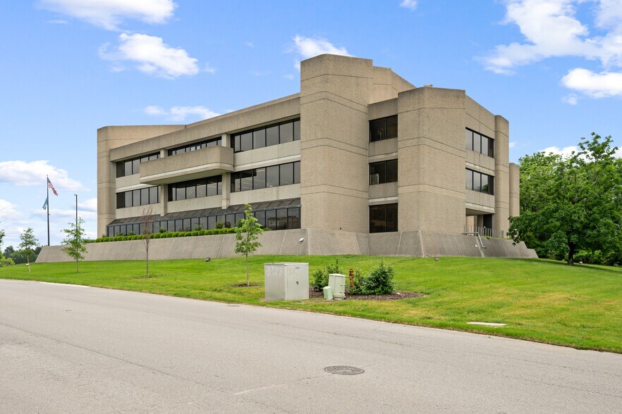 3340 Perimeter Hill Dr, Nashville, TN à vendre - Photo de l’immeuble – Image 2 sur 44