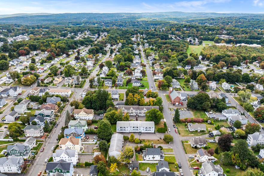 895 Hamilton Ave, Waterbury, CT à vendre - Photo principale – Image 2 sur 28